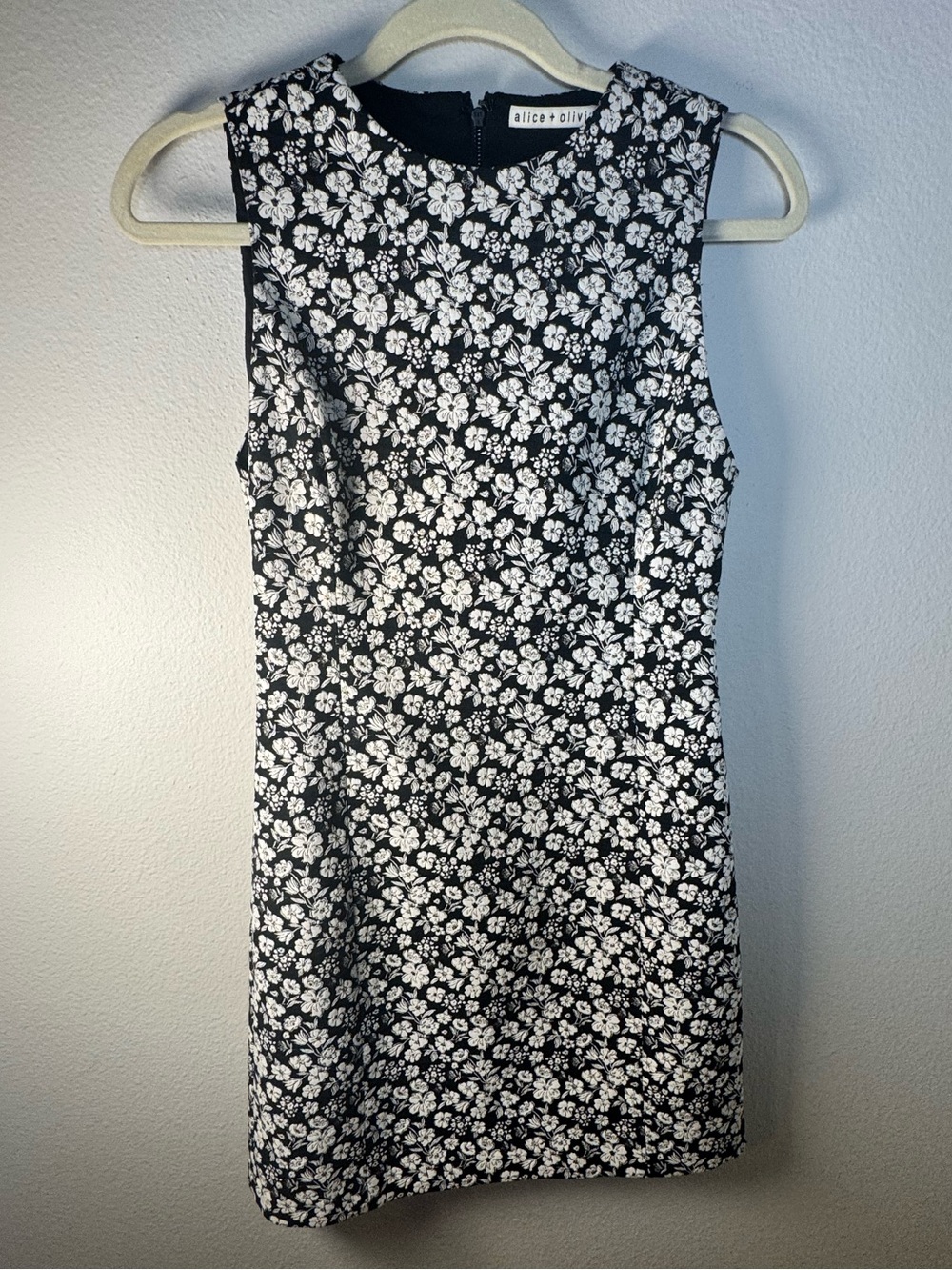 alice + olivia Black & White Floral Shift Dress Size 2